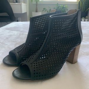 Black Aldo ankle booties